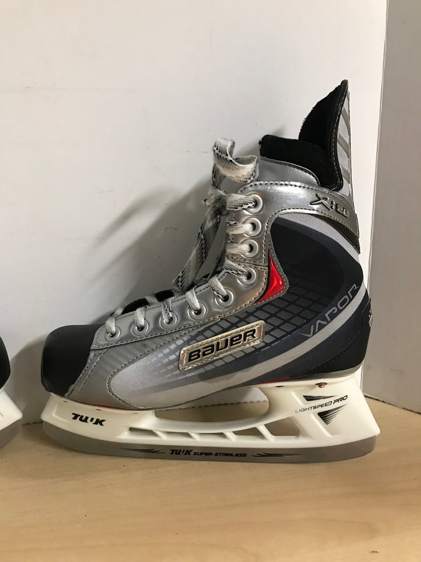 Hockey Skates Child Size 5 Shoe Size Bauer Vapor X.20 Junior New Demo Model