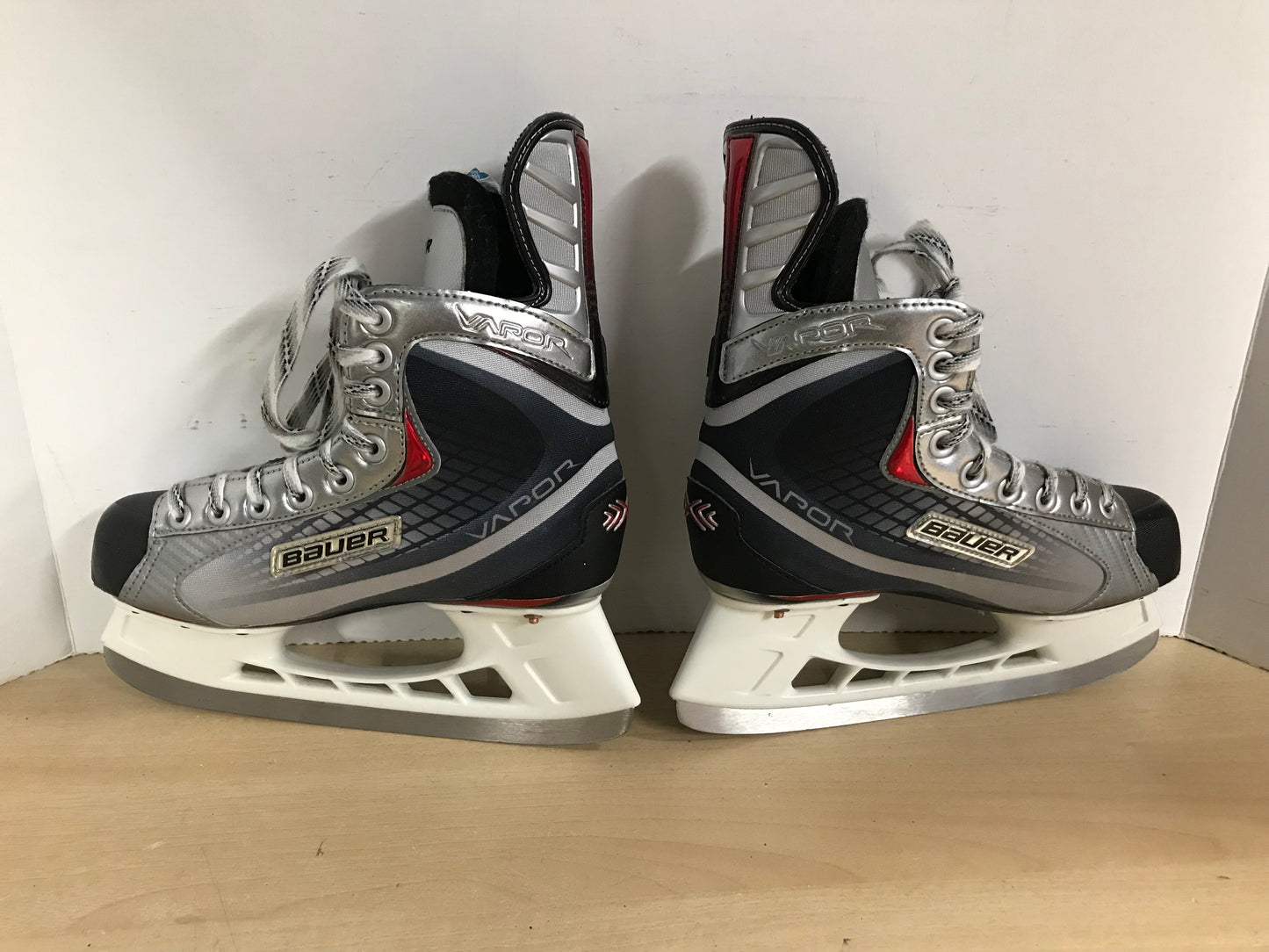 Hockey Skates Child Size 5 Shoe Size Bauer Vapor X.20 Junior New Demo Model