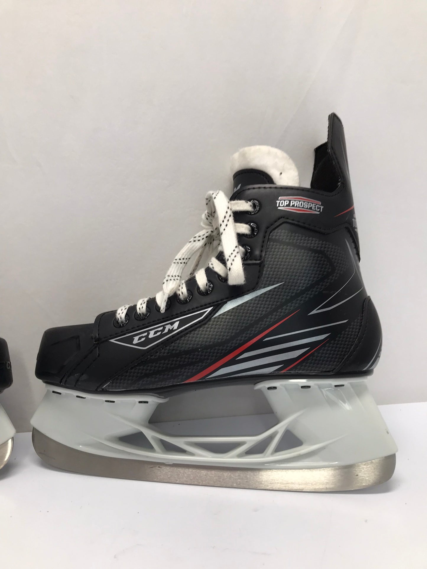 Hockey Skates Child Size 5 Shoe Youth CCM Top Prospect New Demo Model