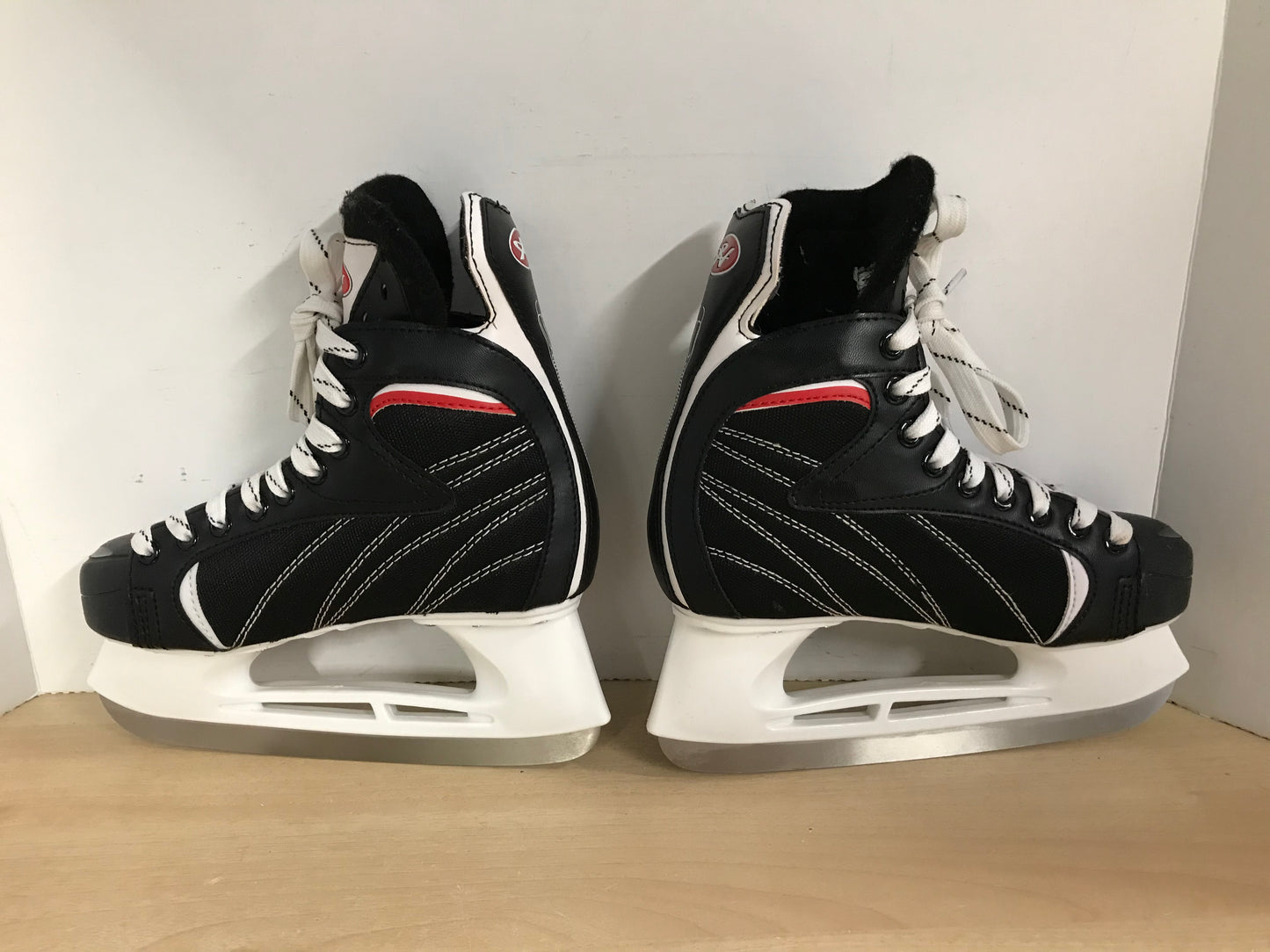 Hockey Skates Child Size 5 Youth Shoe Size Hespeler New Demo Model