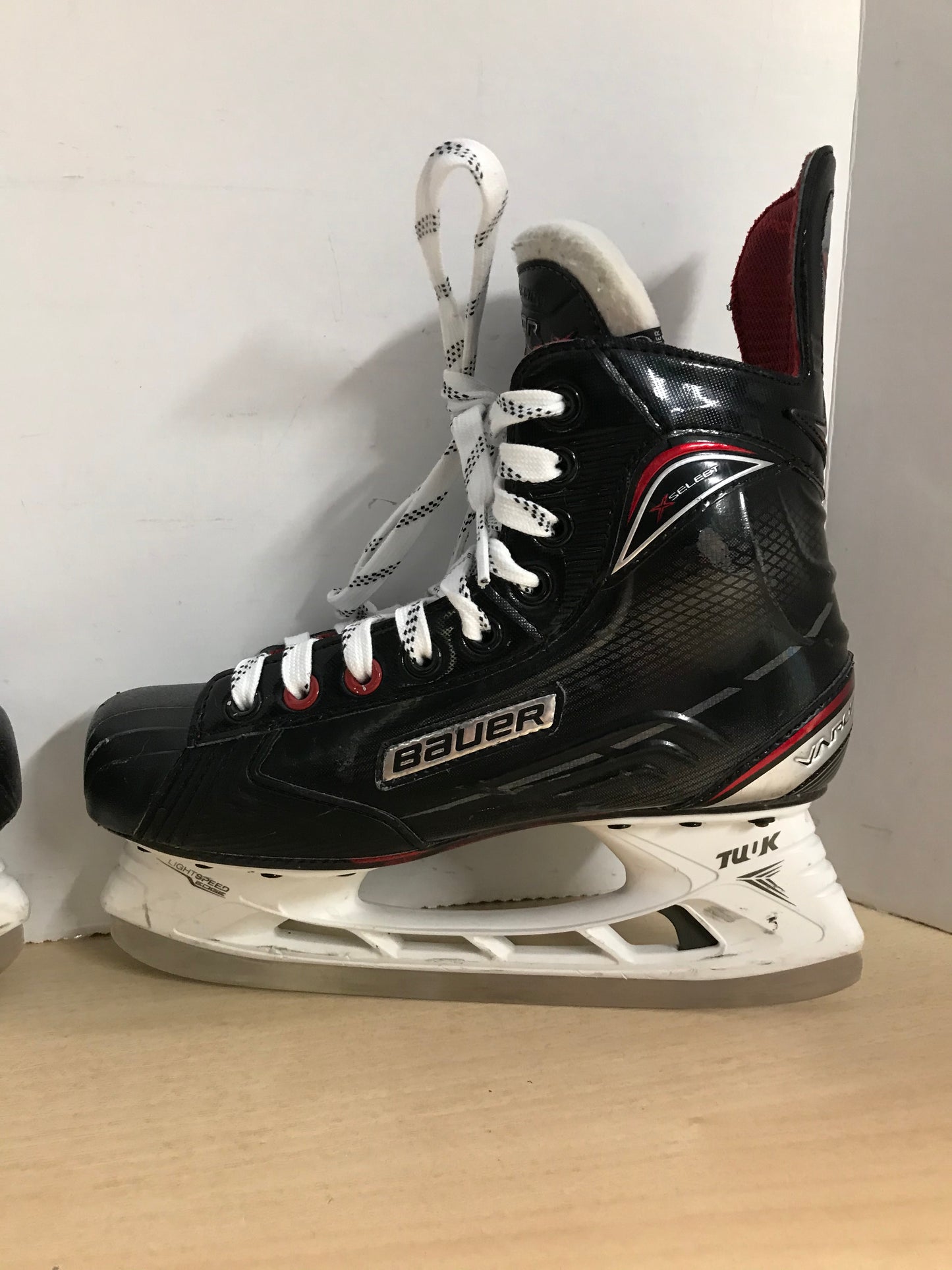 Hockey Skates Child Size 6.5 Shoe Size Bauer Vapor X Select Junior Lightspeed
