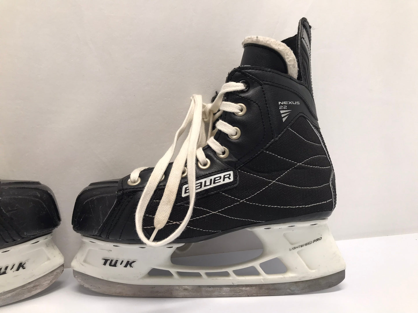 Hockey Skates Child Size 6 Junior Bauer Nexus As New
