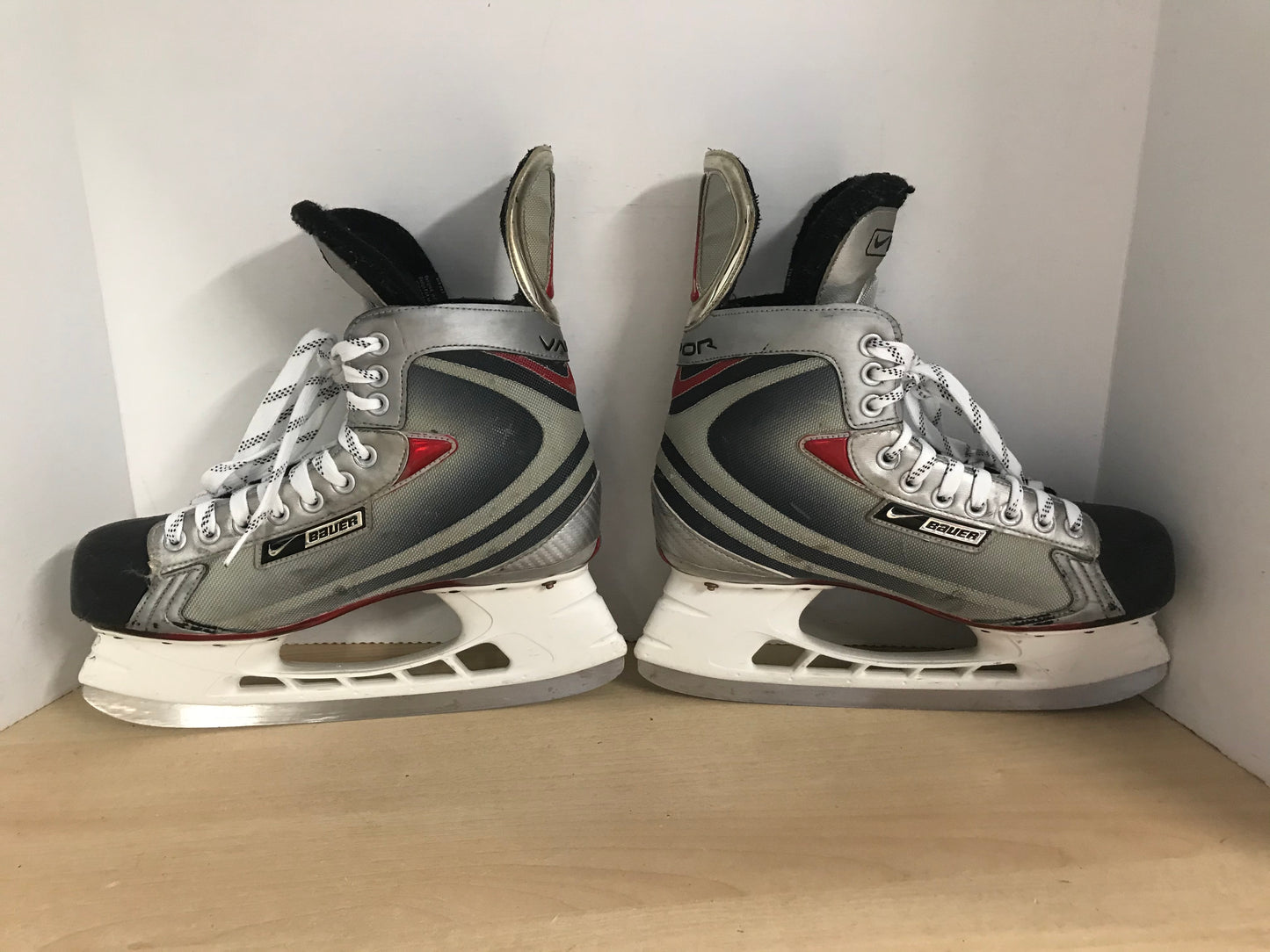 Hockey Skates Men's Size 10.5 Shoe Size Bauer Vapor XXII Excellent