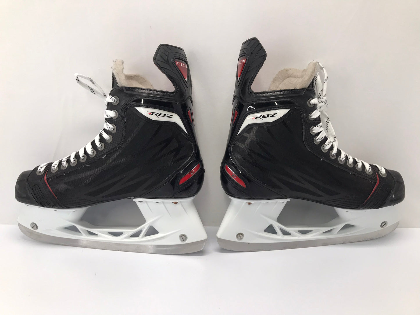 Hockey Skates Men's Size 10.5 Shoe Size CCM Excellent