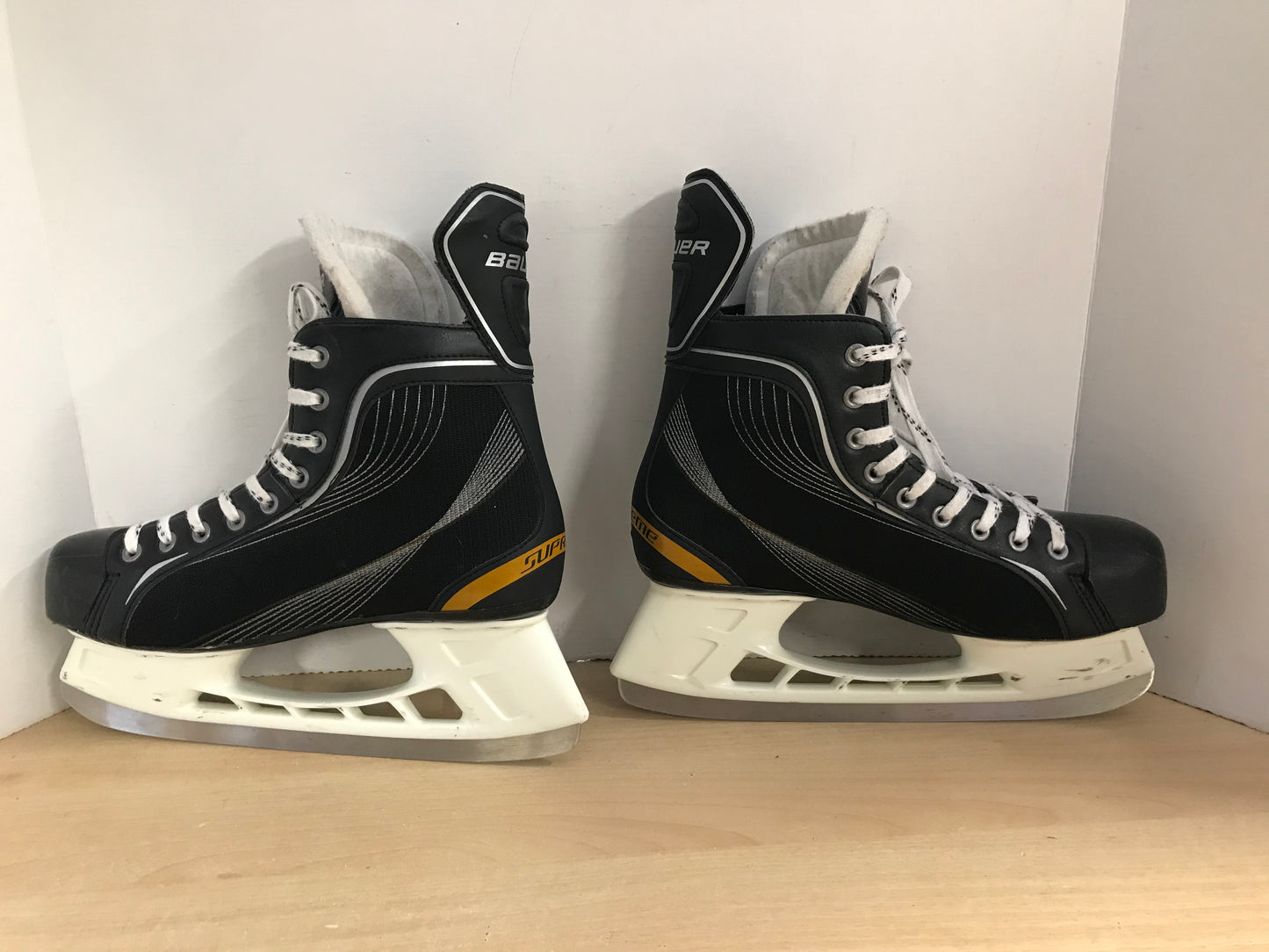 Hockey Skates Men's Size 11.5 Shoe Size Bauer Supreme Pro New Demo Model