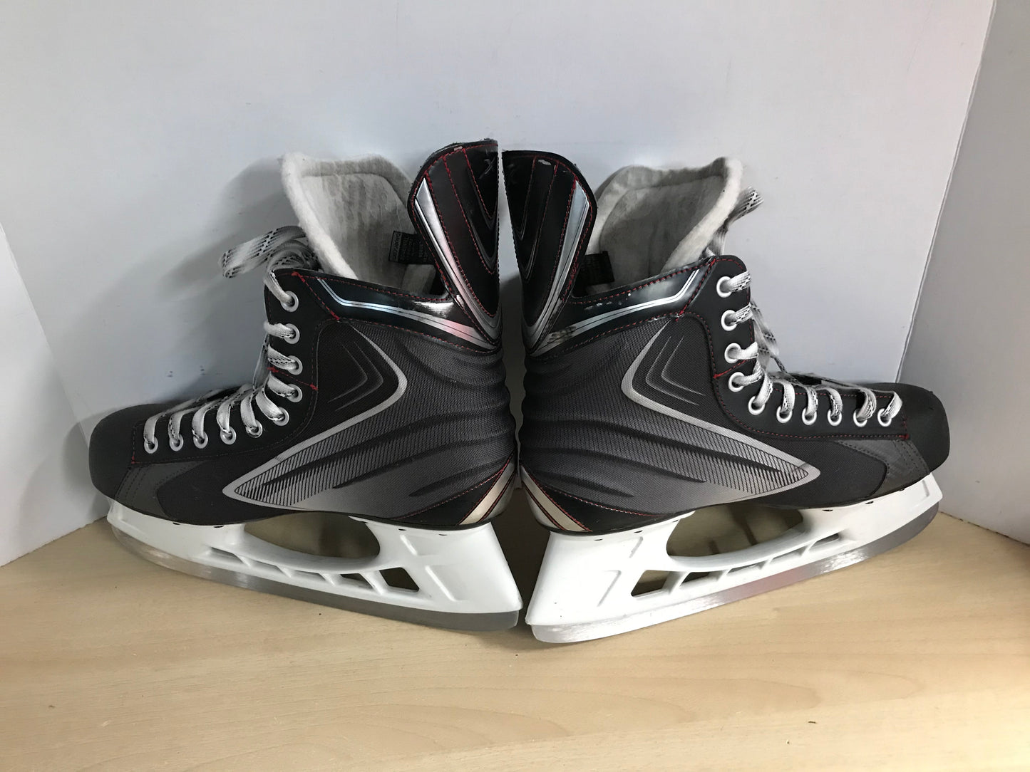 Hockey Skates Men's Size 11.5 Shoe Size Bauer Vapor X.40 Excellent