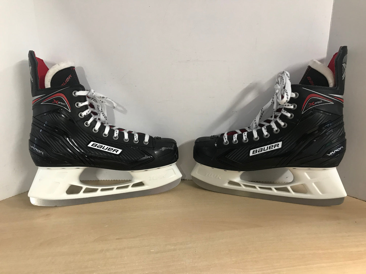 Hockey Skates Men's Size 11.5 Shoe Size Bauer Vapor X250 As New