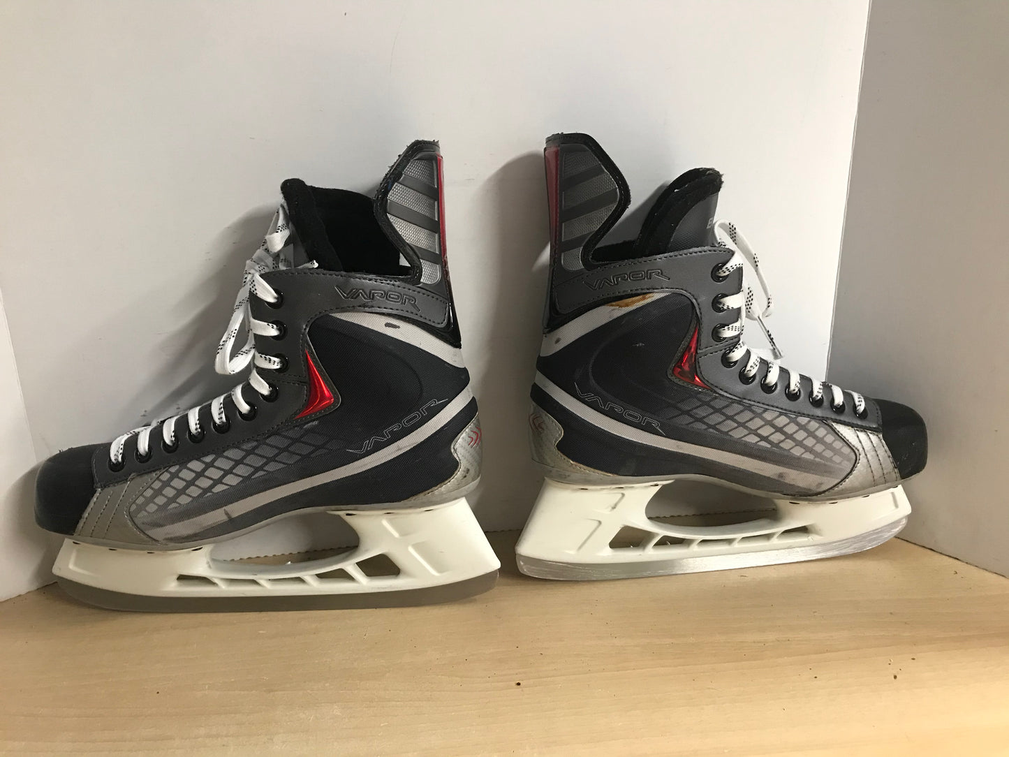 Hockey Skates Men's Size 11 Shoe Size Bauer Vapor X.15 Very Nice BD 6084