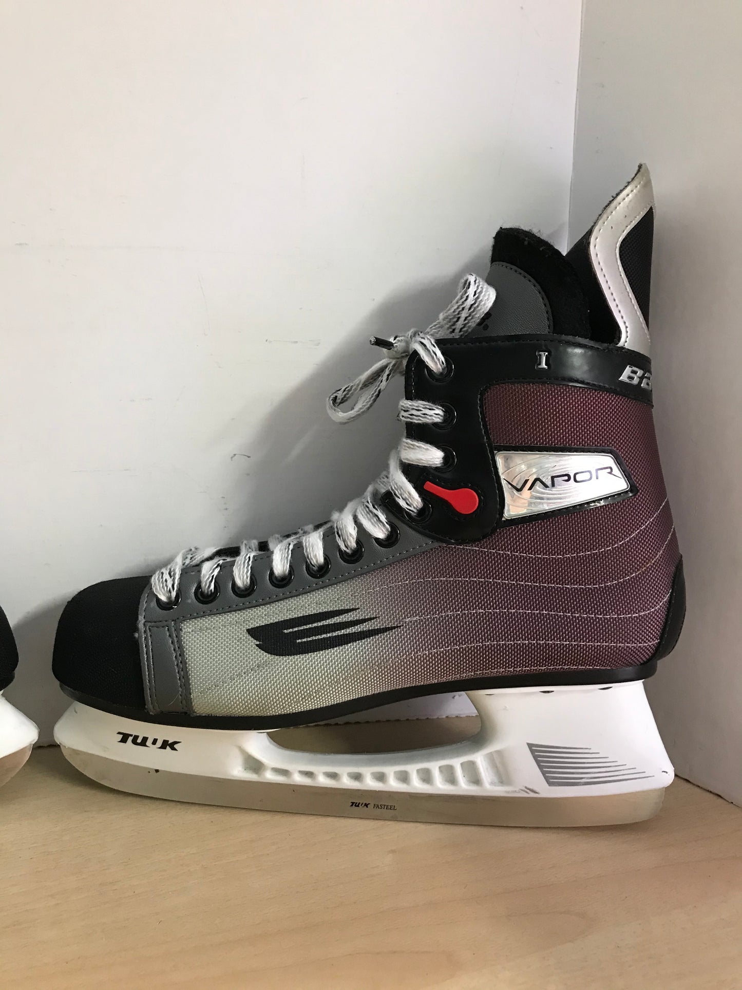Hockey Skates Men's Size 12.5 Shoe Size Bauer Vapor As New