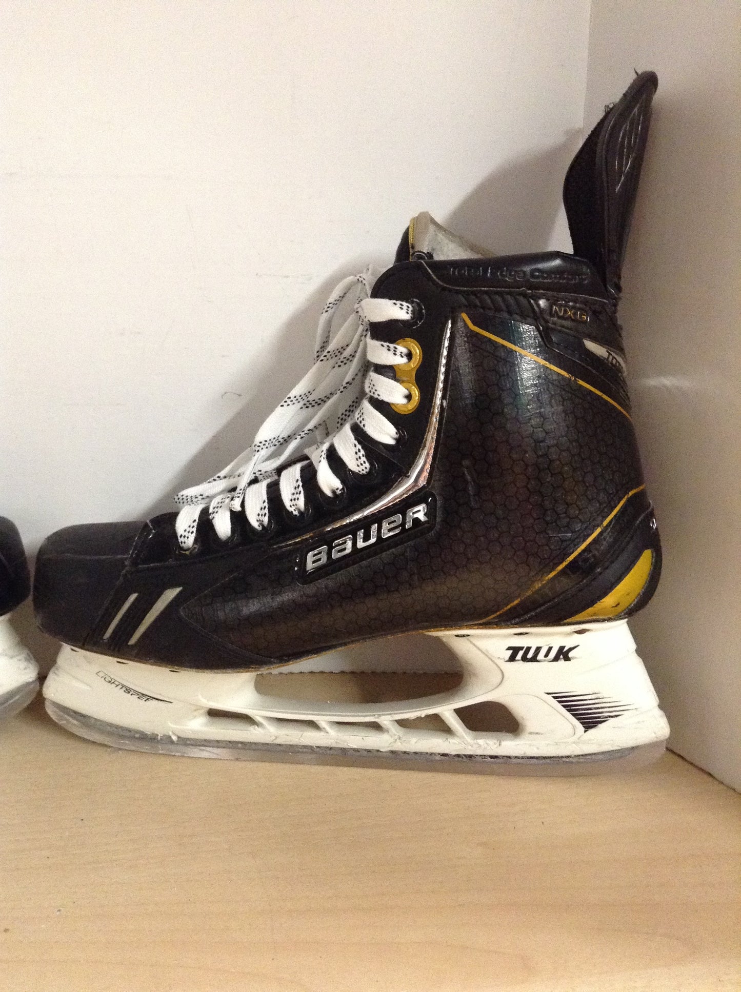 Hockey Skates Men's Size 12 Shoe Size Bauer Supreme Total One NXG Minor Wear