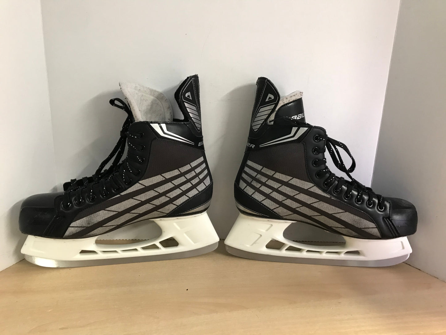 Hockey Skates Men's Size 13.5 Shoe Size Bauer Challenger Excellent