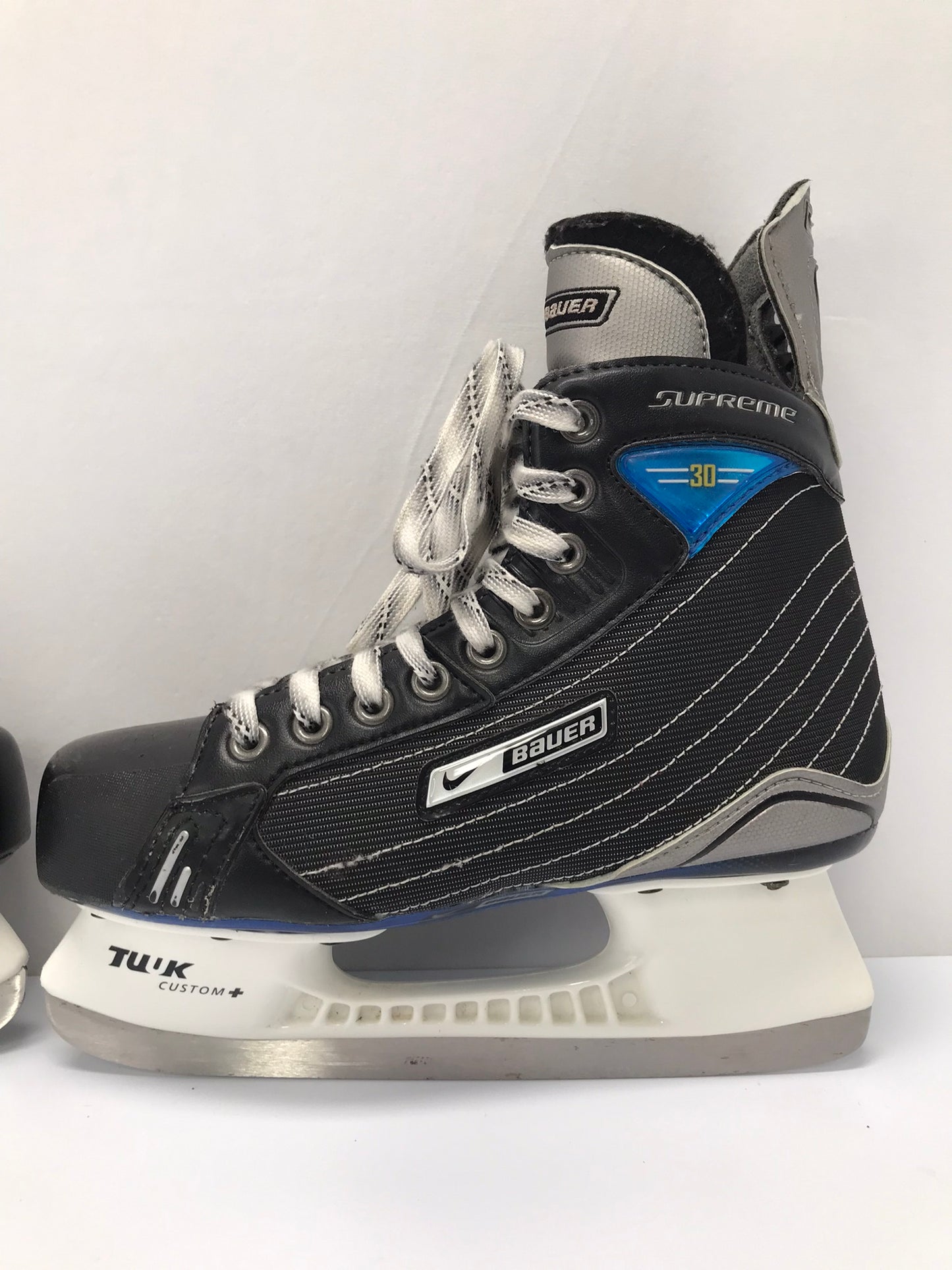 Hockey Skates Men's Size 6 EE Shoe Size Bauer Supreme 30 Excellent