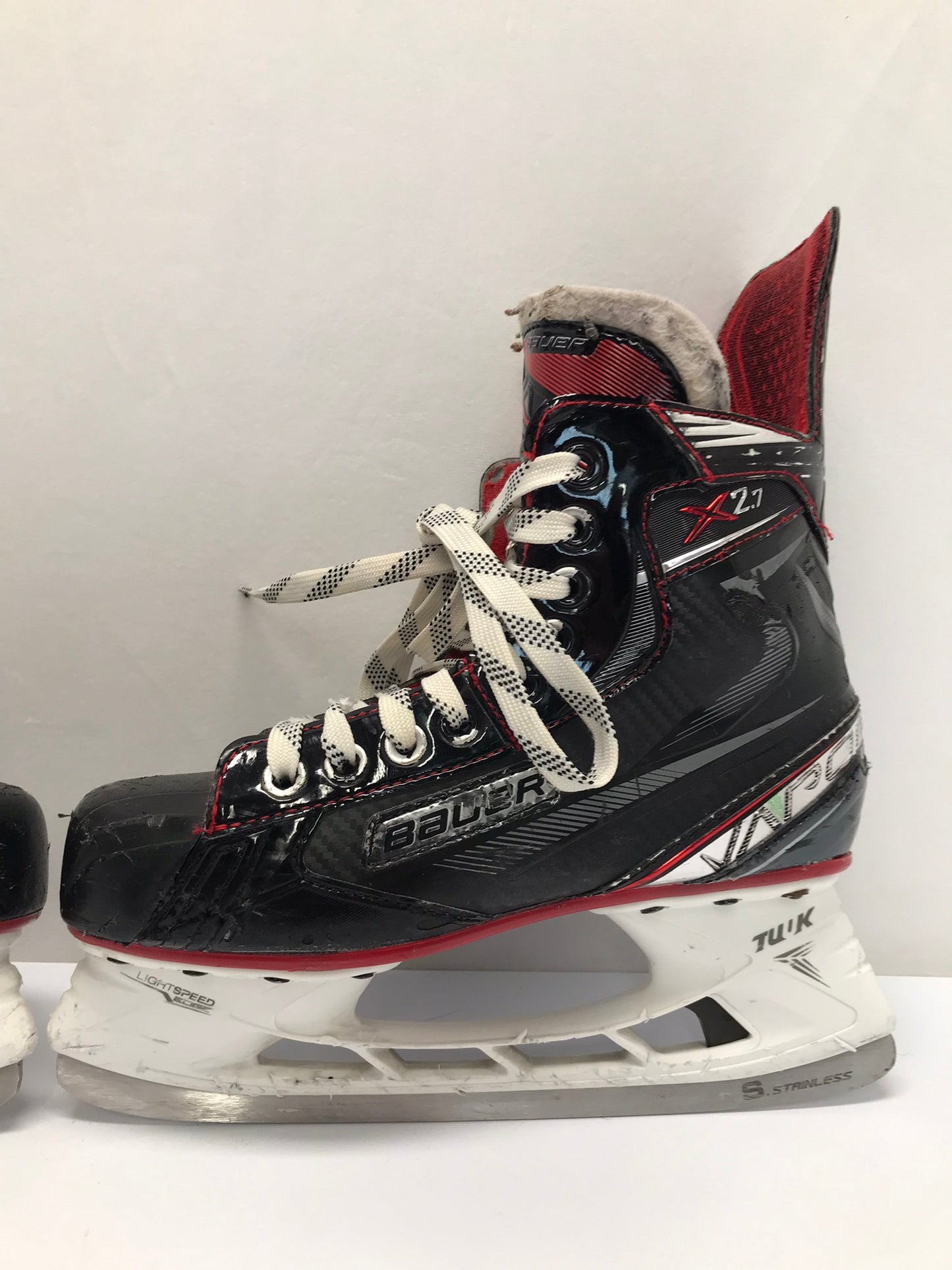 Hockey Skates Men's Size 6 Shoe 5 Skate Size Bauer Vapor X 2.7 Minor Wear
