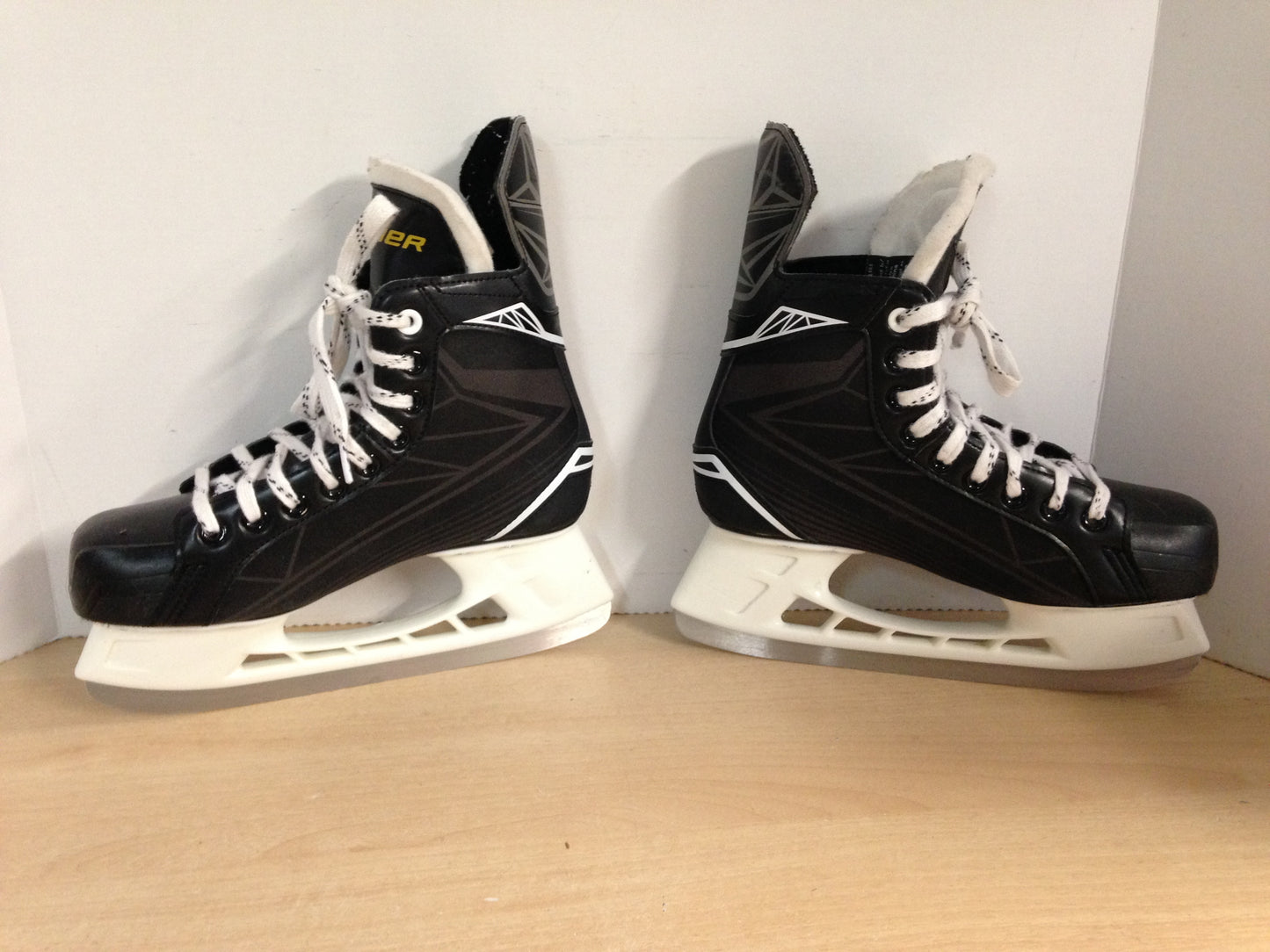 Hockey Skates Men's Size 7.5 Shoe Size Bauer Supreme As New