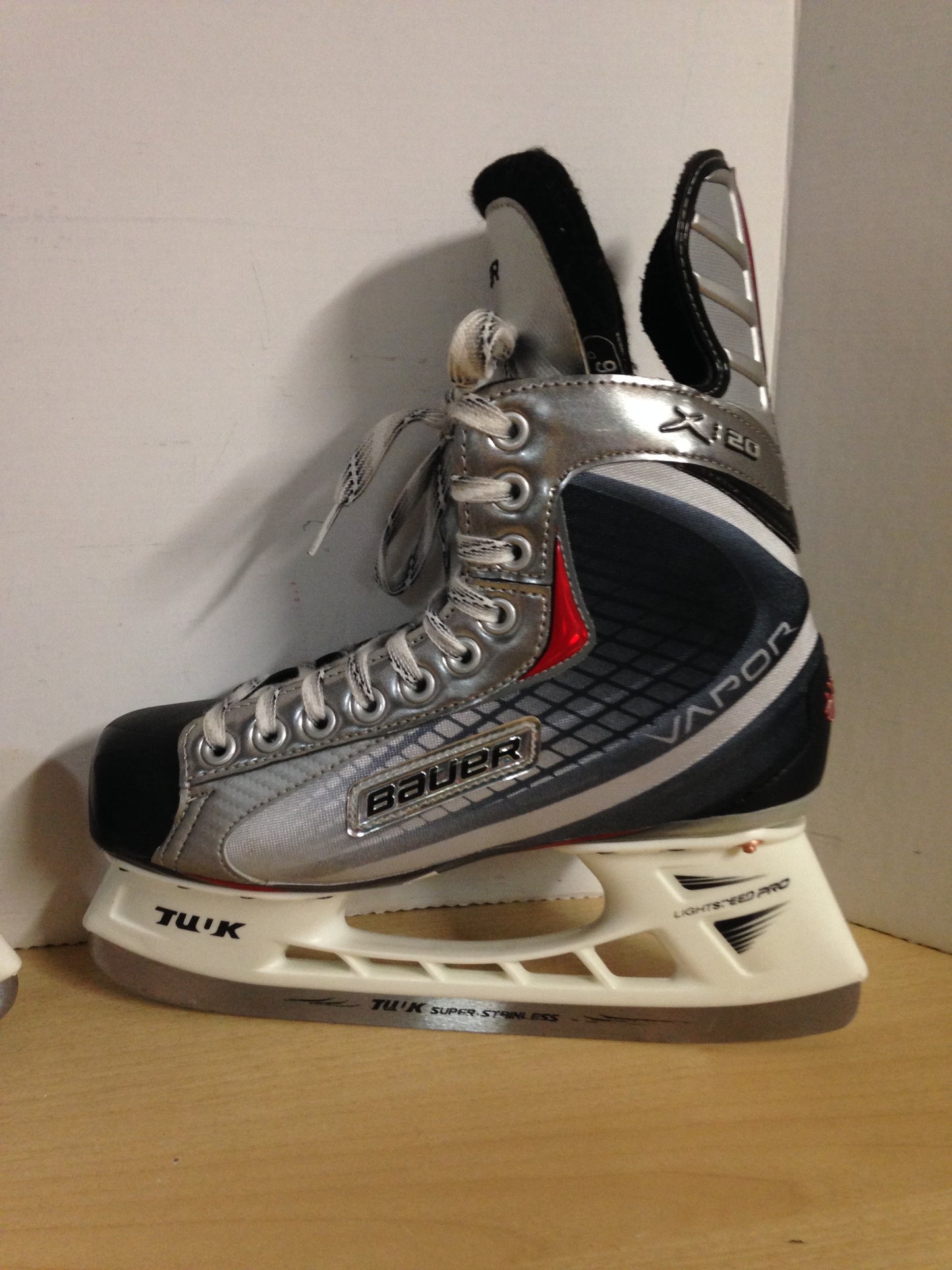 Hockey Skates Men's Size 7.5 Shoe Size Bauer Vapor X2.0 Excellent