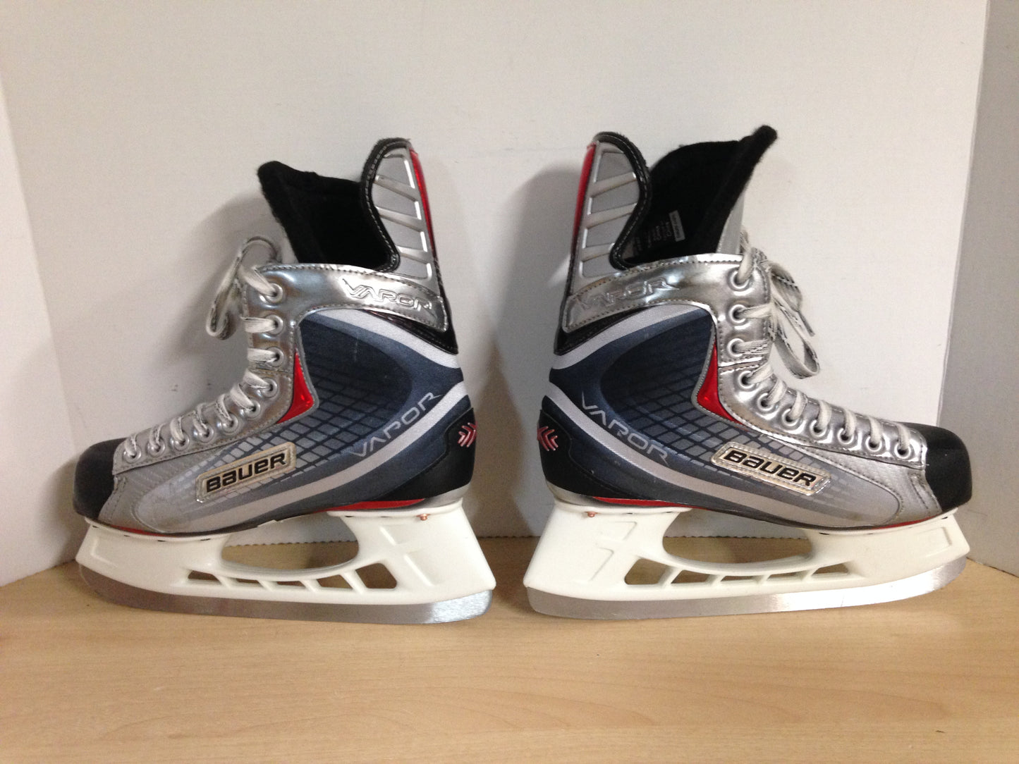 Hockey Skates Men's Size 7.5 Shoe Size Bauer Vapor X2.0 Excellent