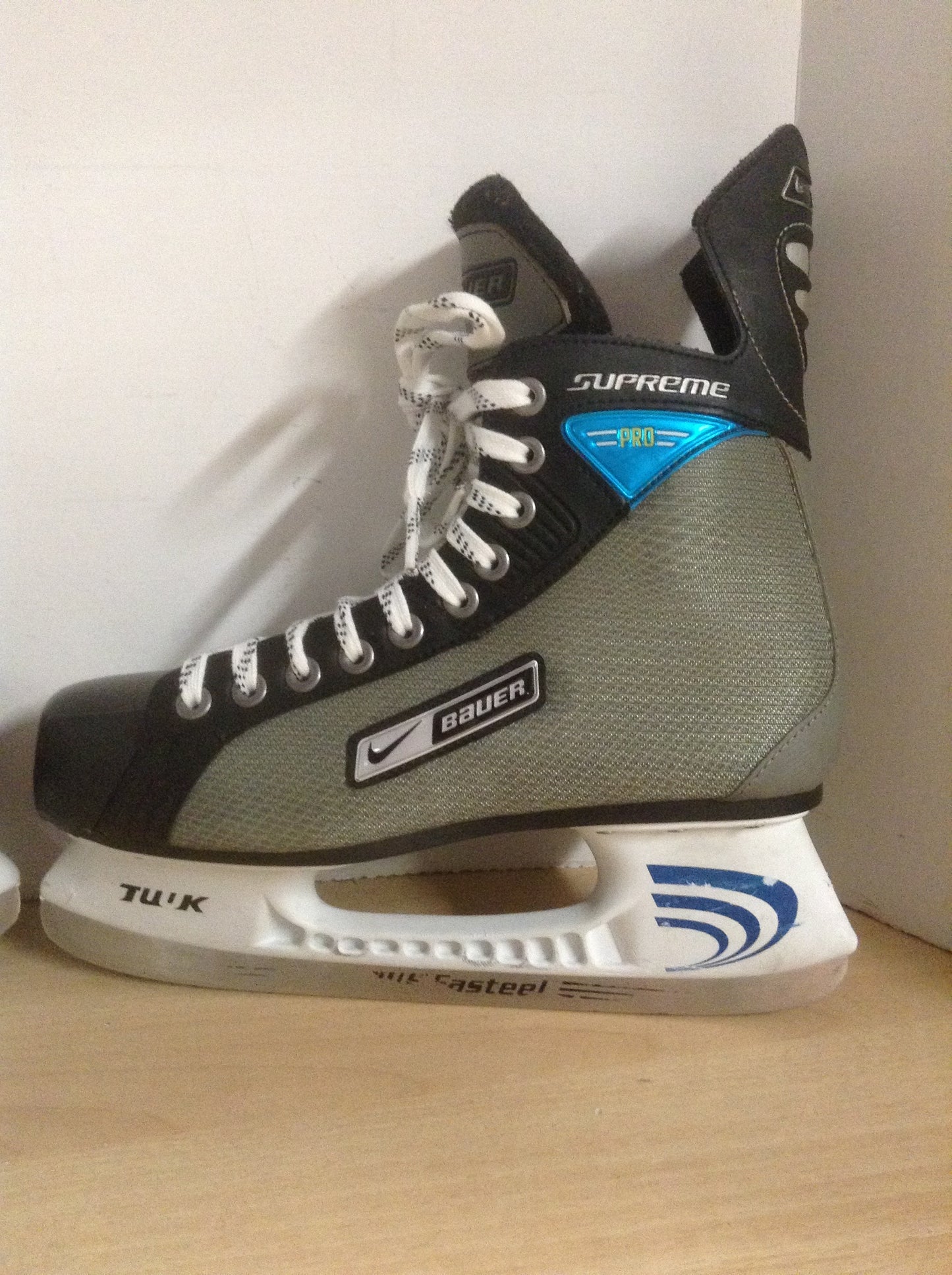 Hockey Skates Men's Size 7 Shoe Size Bauer Supreme Nike