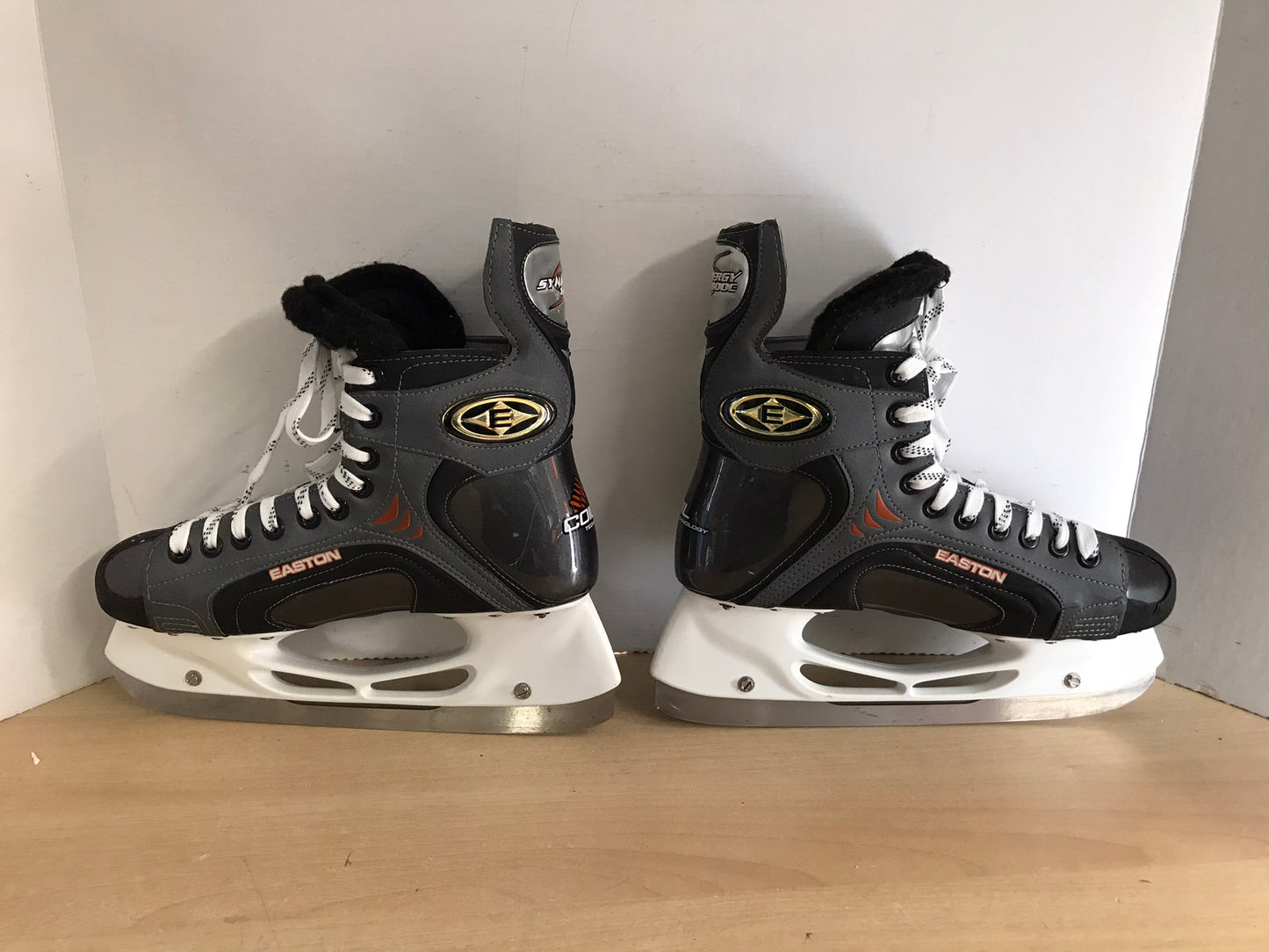 Hockey Skates Men's Size 7 Shoe Size Easton Excellent