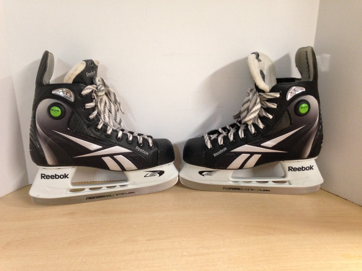 Hockey Skates Men's Size 8.5 Shoe Size Reebok Pump As New