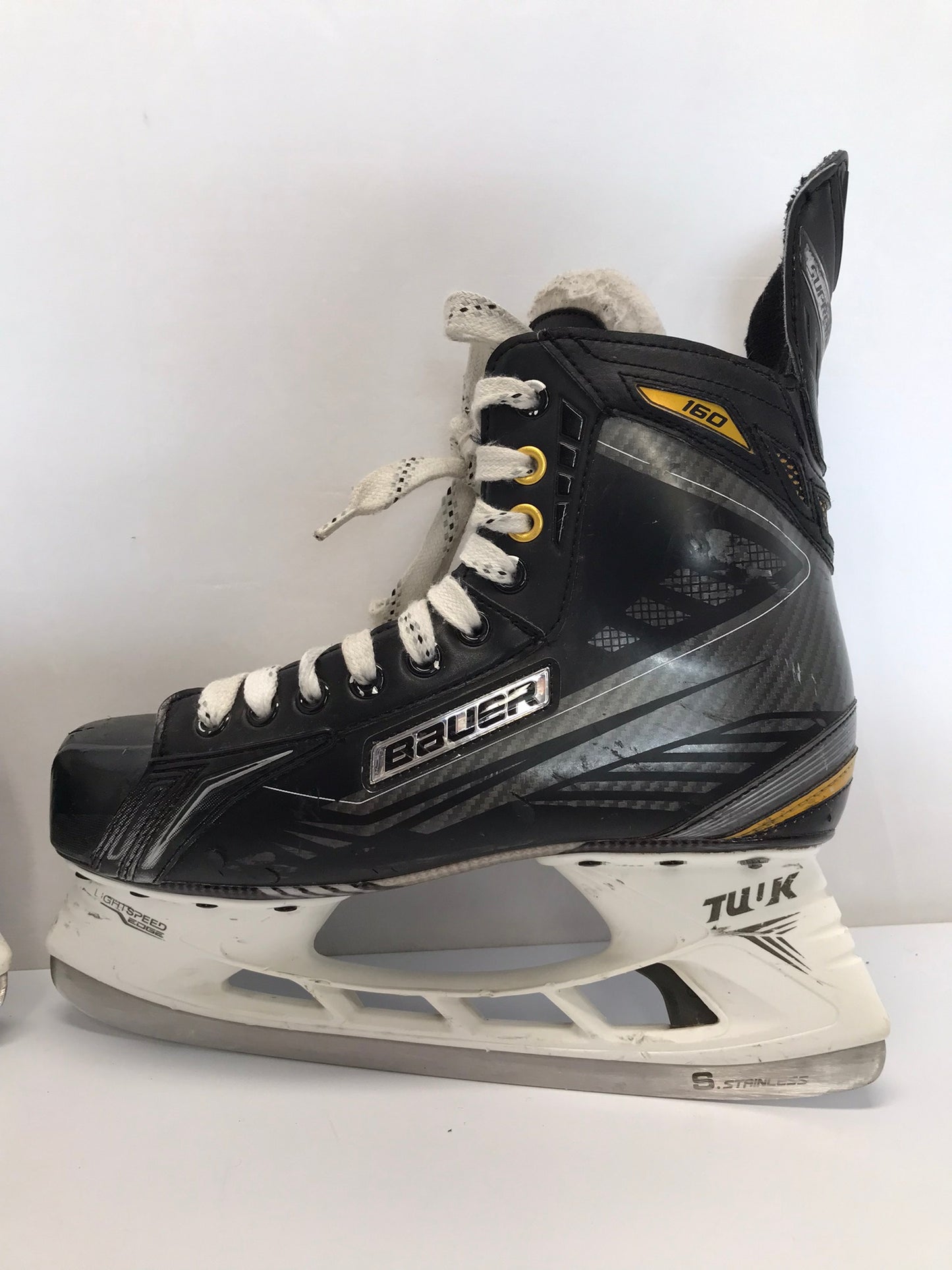 Hockey Skates Men's Size 9.5 Shoe Size Bauer Supreme 160 Minor Wear