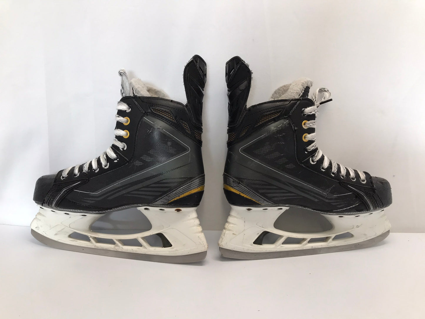 Hockey Skates Men's Size 9.5 Shoe Size Bauer Supreme 170