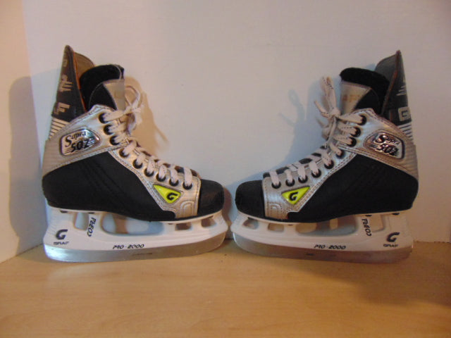 Hockey Skates Child Size 2.5 Shoe Size Graf Excellent Quality