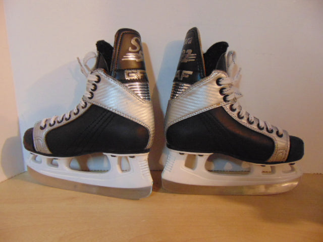 Hockey Skates Child Size 2.5 Shoe Size Graf Excellent Quality