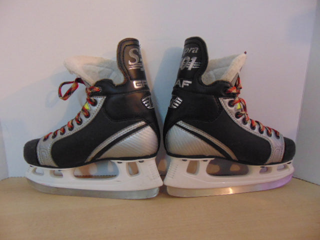 Hockey Skates Child Size 4.5 Shoe Size Graf Supra 301