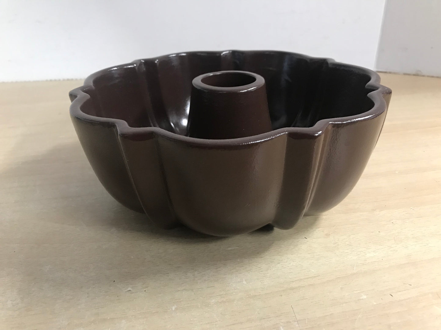 Home and Cottage Vintage Heavy Clay Bunt Pan 8 inch As New Outstanding Quality
