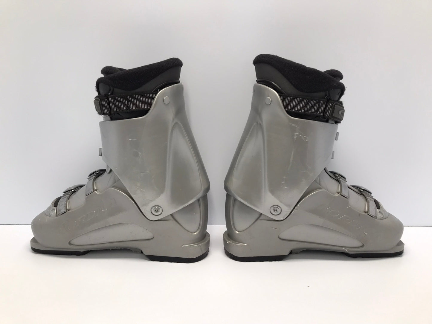Ski Boots Mondo Size 26.0 Men's Size 7 Ladies Size 8 300 mm Nordica Grey Black As New