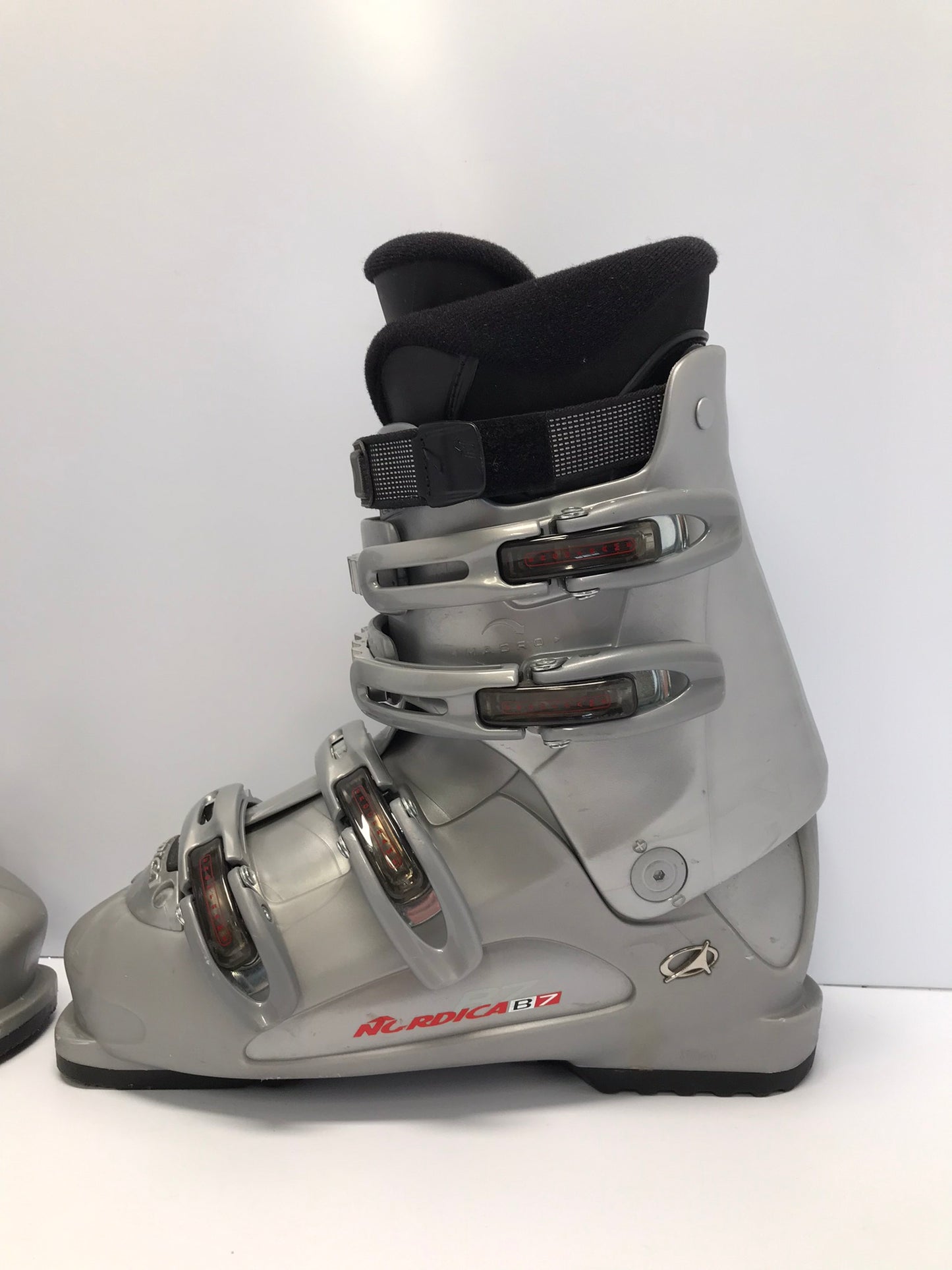 Ski Boots Mondo Size 26.5 Men's Size 7.5 Ladies Size 8.5 300 mm Nordica Grey Black New