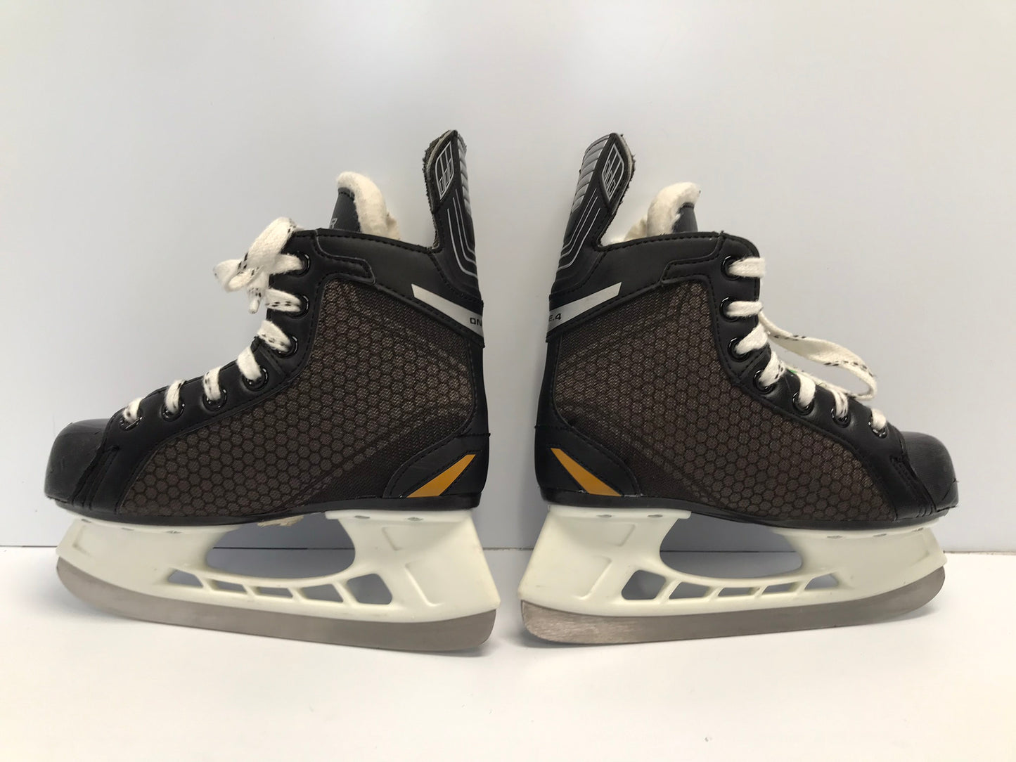 Hockey Skates Child Size 1 Shoe Size 13 Skate Bauer Supreme One.4 New Demo Model