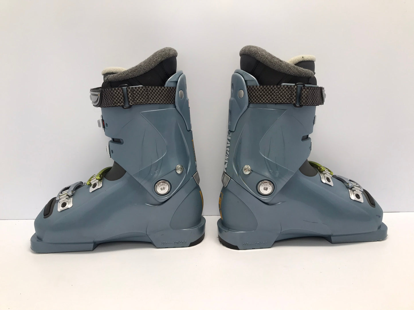 Ski Boots Mondo Size 23.5 Men's Size 5 Ladies Size 6 275 mm Salomon Wave Blue Chrome Excellent