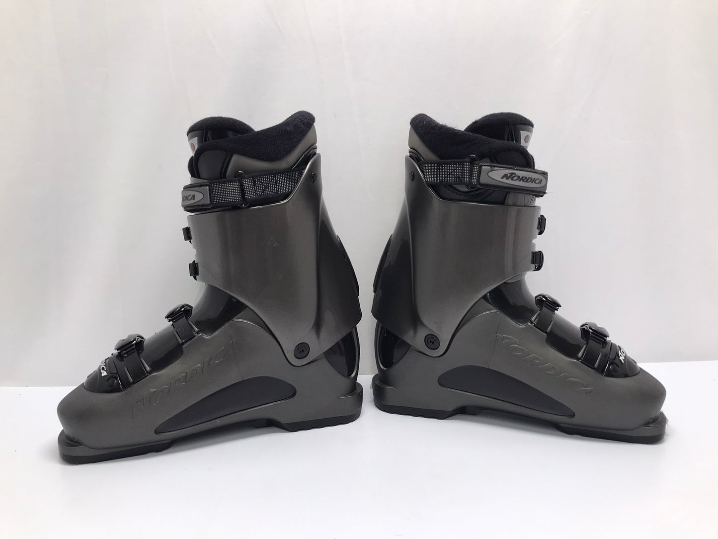 Ski Boots Mondo Size 27.0 Men's Size 9 Ladies Size 10 310 mm Nordica Grey Black New Demo Model