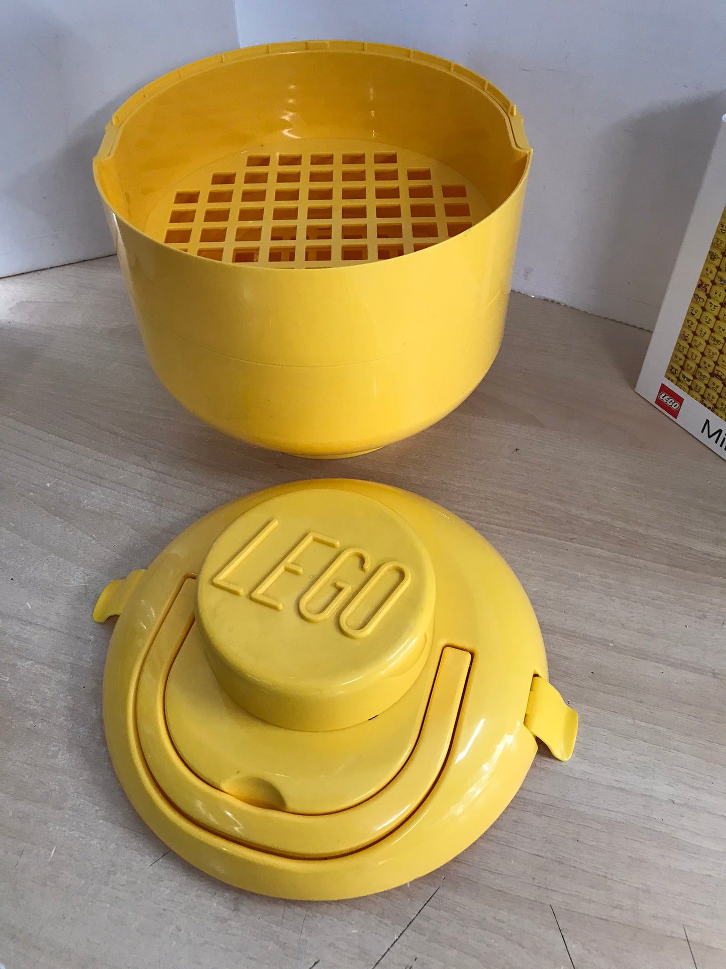 12"HUGE 2010 RARE Lego Sort & Store Head Yellow Mini Figure + Lego 1000pc Puzzle