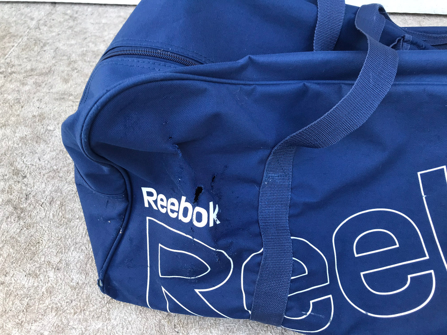 Hockey Bag Reebok Child Size Youth Size 4-6 Reebok Blue Few Slices on Front Zippers perfect