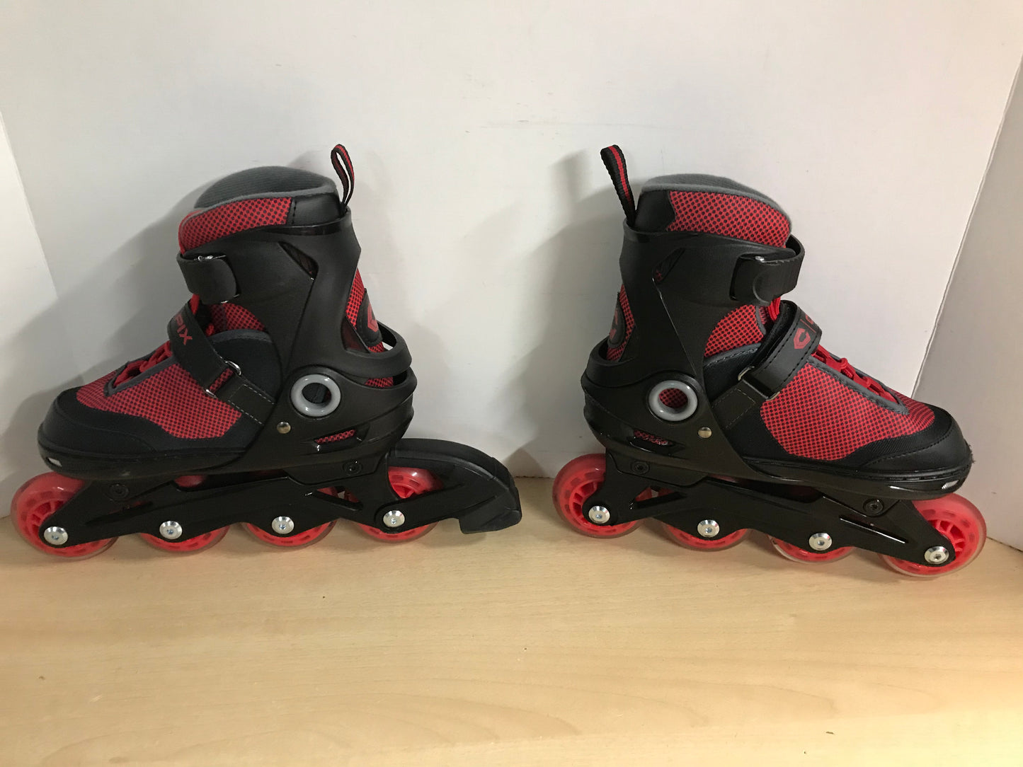 Inline Roller Skates Child Size 1-4 Capix Red Black Rubber Wheels New Demo Model