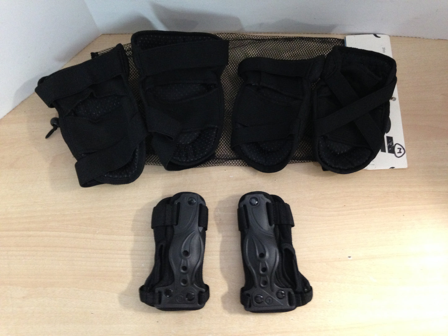 Inline Roller Skates Protective Pads Men's Size Medium Ridge T-Star NEW in Package Black Knee Elbow Wrist