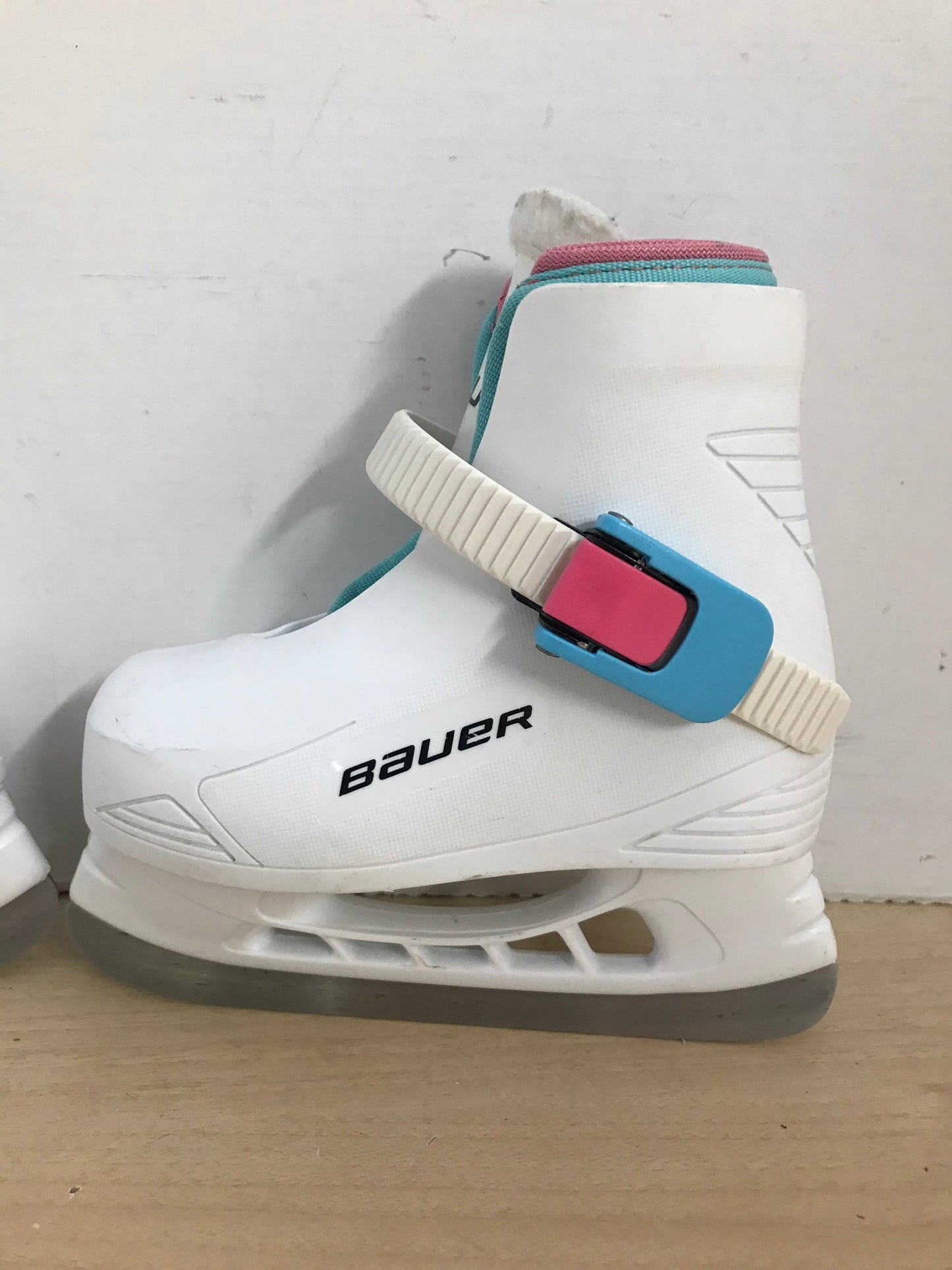 Ice Skates Child Size 6-7 Toddler Bauer Adjustable With Liner Excellent White Pink