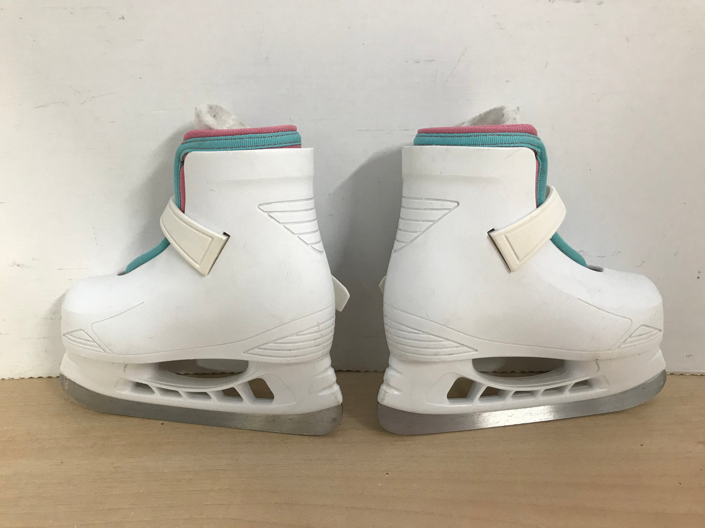 Ice Skates Child Size 6-7 Toddler Bauer Adjustable With Liner Excellent White Pink