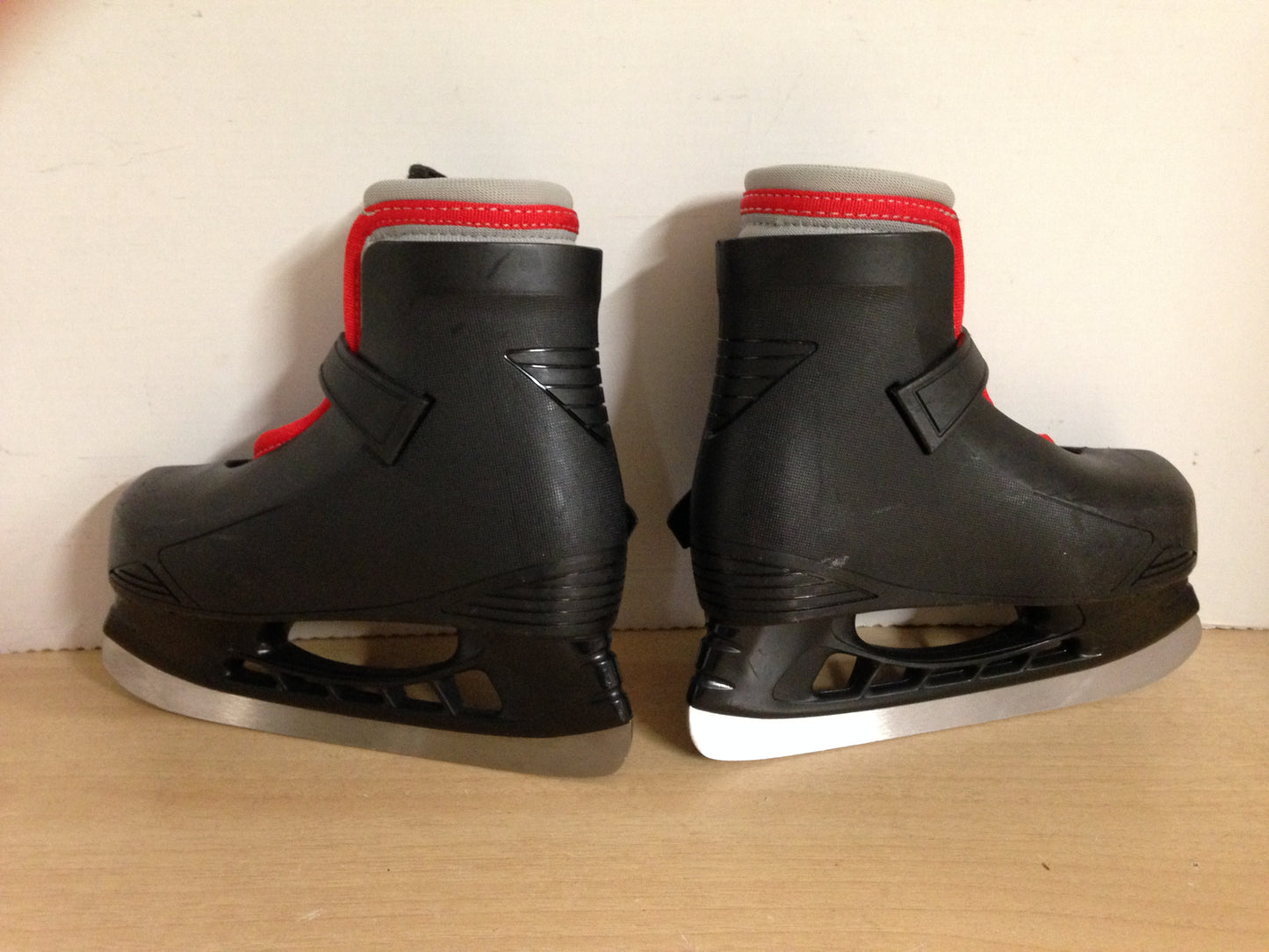 Ice Skates Child Size 8-9 Adjustable Bauer Molded Plastic With Liner Black Red Excellent