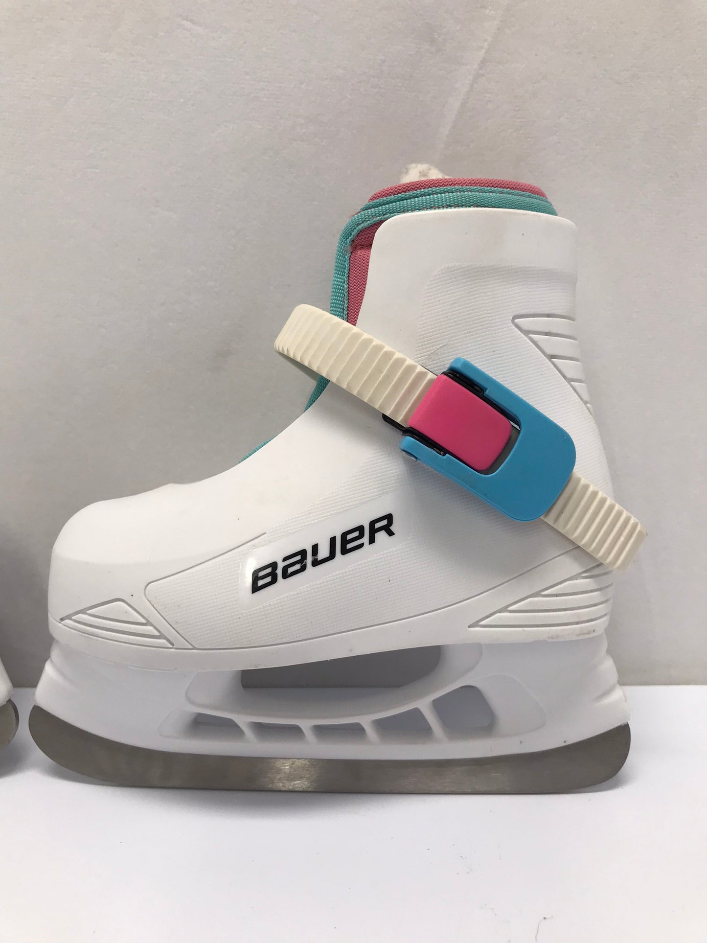 Ice Skates Child size 6-7 Toddler Bauer Plastic Adjustable Size White Pink