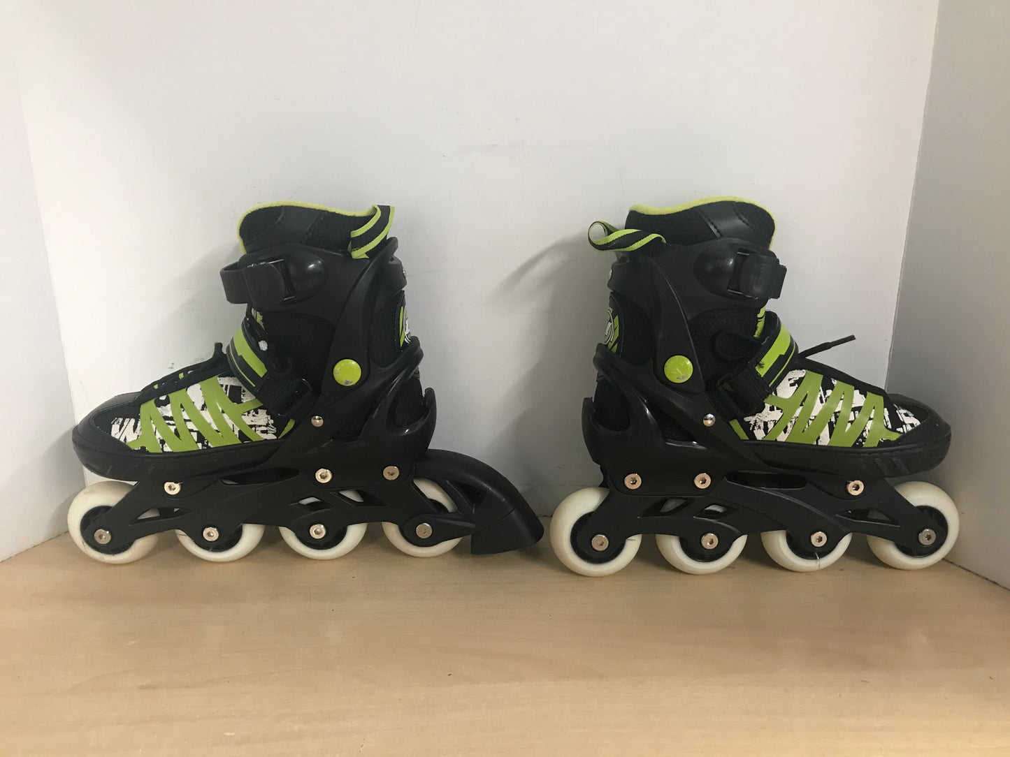 Inline Roller Skates Child Size 1-4 Ultra Wheels Adjustable Rubber Wheels Black Lime Excellent