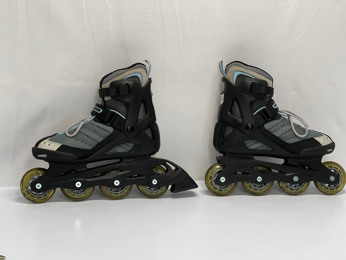 Inline Roller Skates Ladies Size 7 Shoe Size Rollerblade Black Blue New Demo Model  Rubber Wheels
