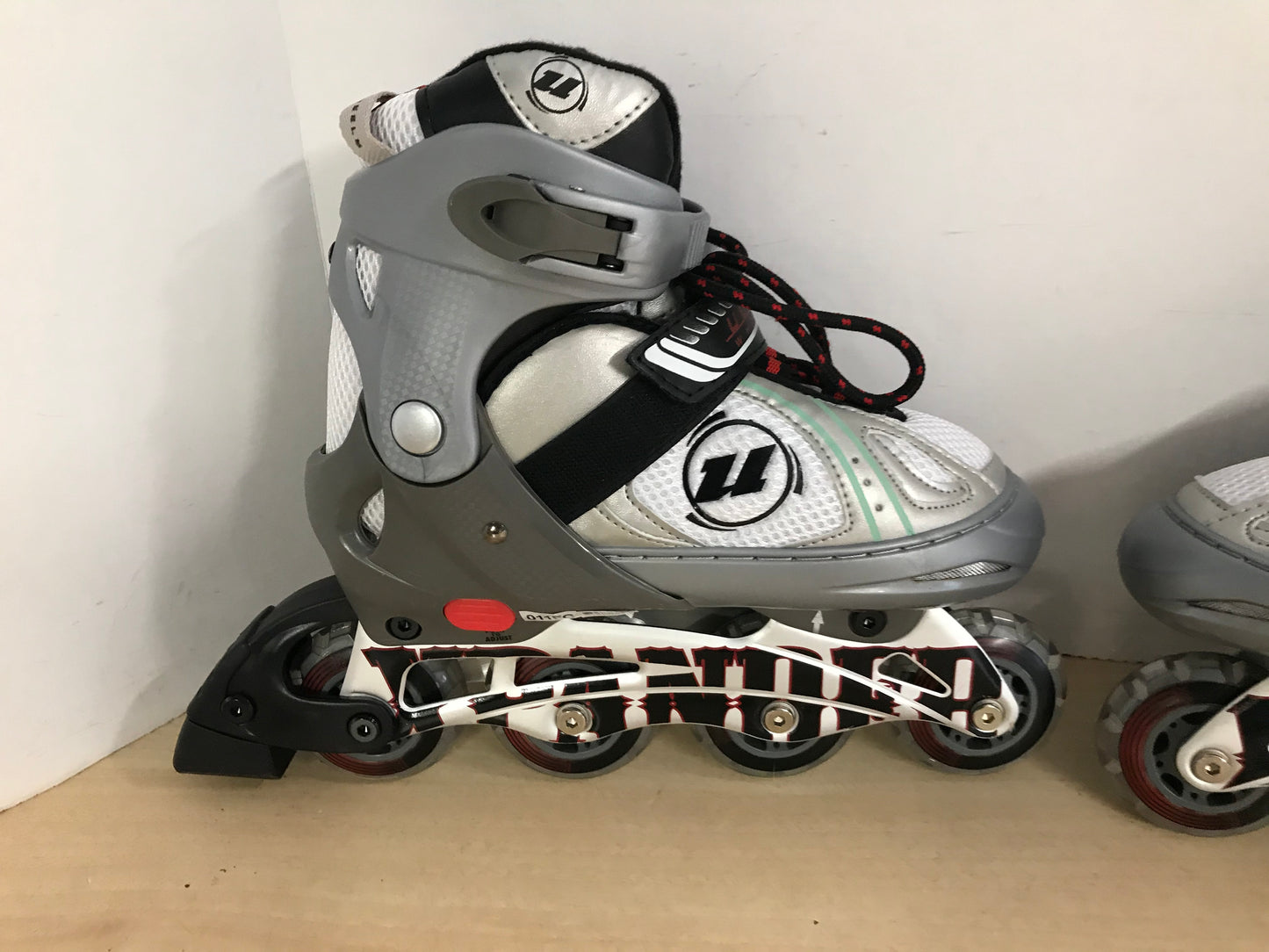 Inline Roller Skates Men's Size 5-8 Adjustable Ultra Wheels Rubber Wheels New Without Tags JP 5596
