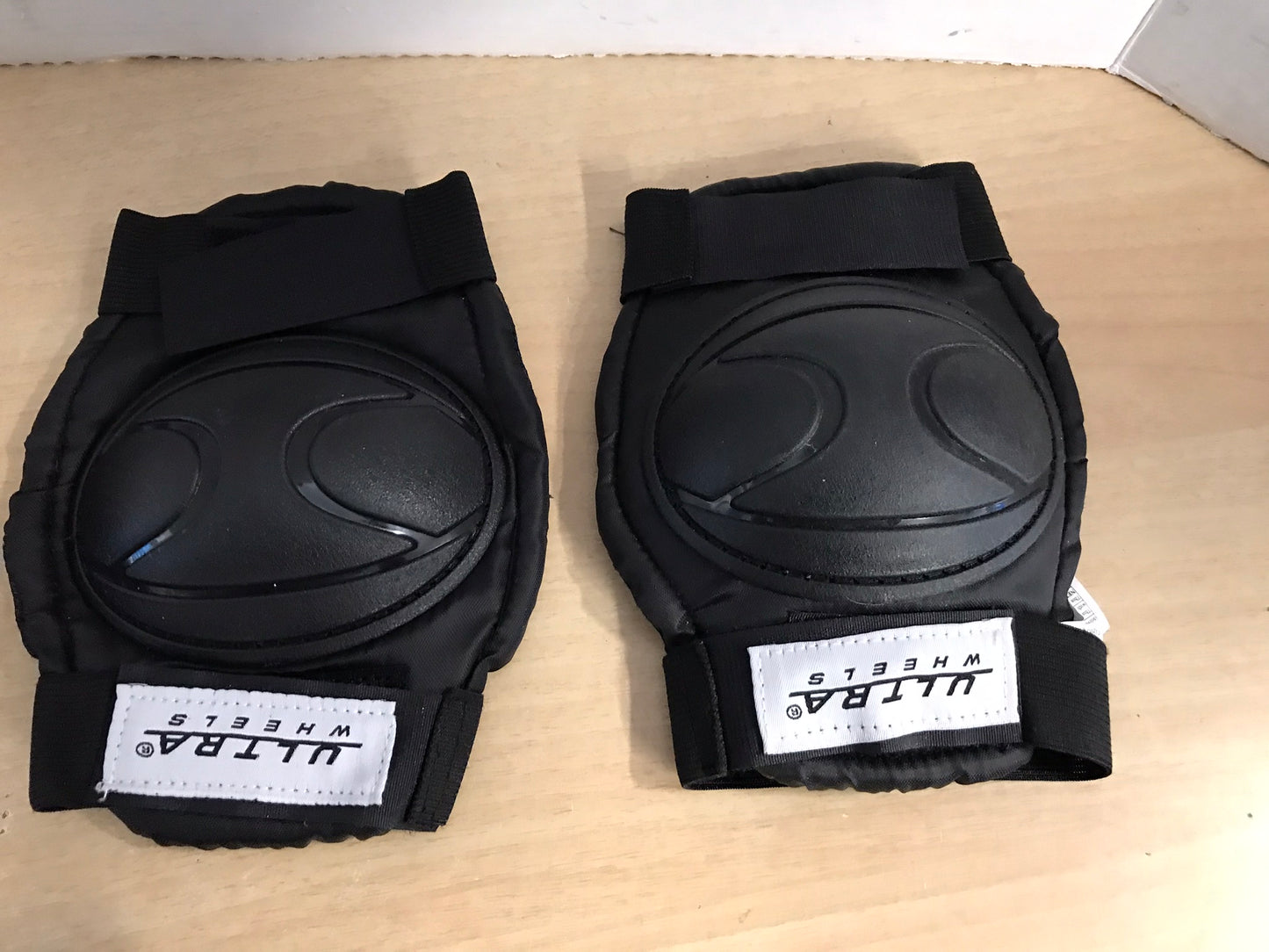 Inline Roller Skates Protective Knee Elbow Pads Child Size 10-12 Ultra Wheels Black New In Package