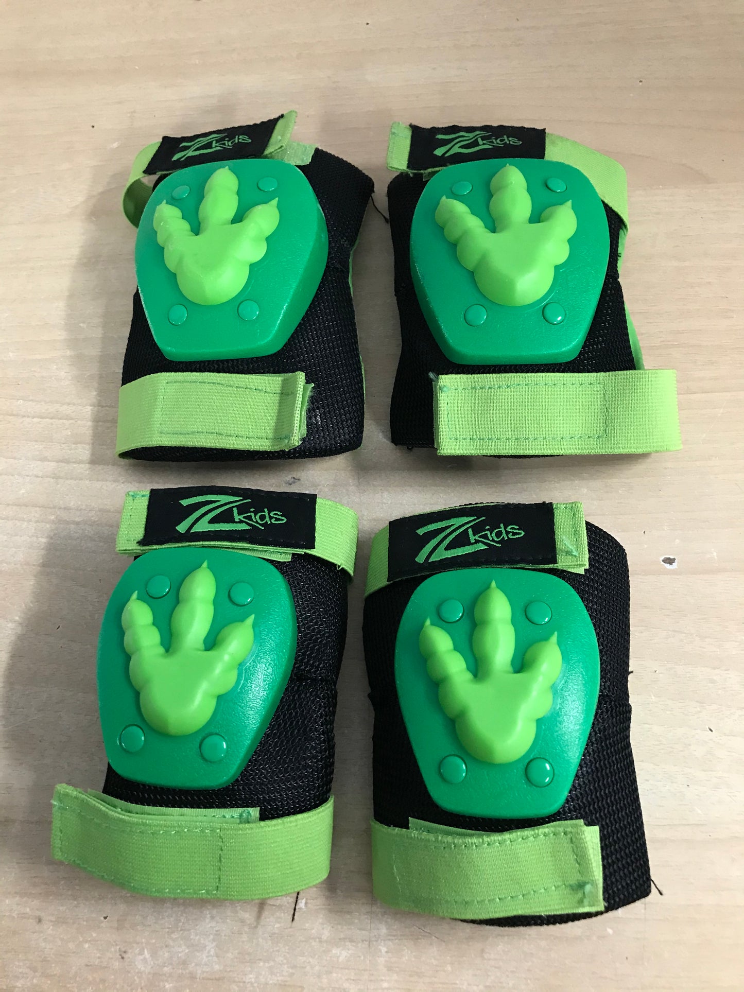Inline Roller Skates Skateboard Bike Protective Knee Elbow Pads Child Size 5-6 Dinosaur Paws Excellent