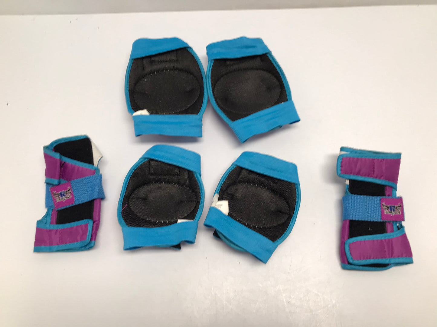 Inline Roller Skates Protective Knee Wrist Elbow Pads Child Size 6-8 Blue Purple As New