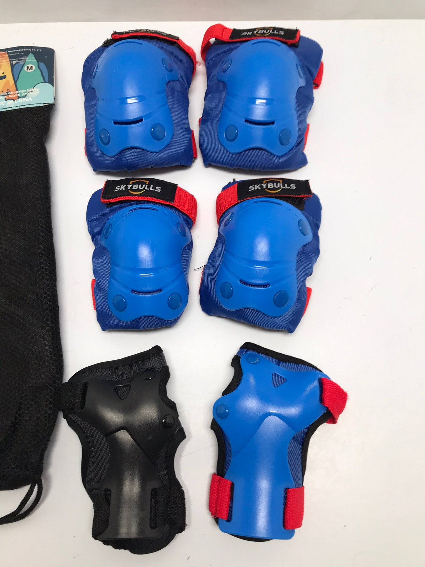 Inline Roller Skates Protective Knee Wrist Elbow Pads Child Size 6-8 Blue Red As New In Package