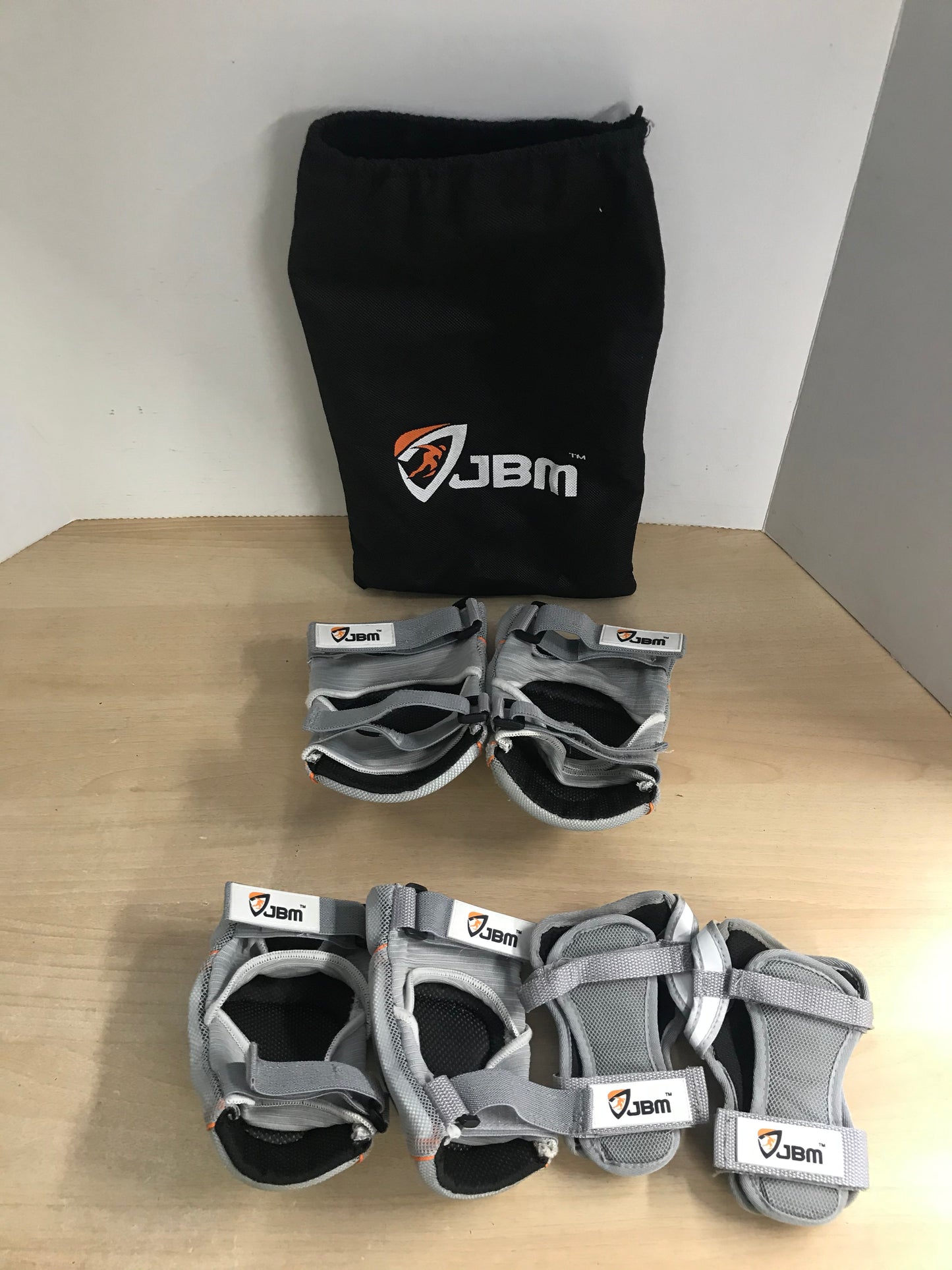 Inline Roller Skates Protective Knee Wrist Elbow Pads JBM Child Size 10-12 Grey